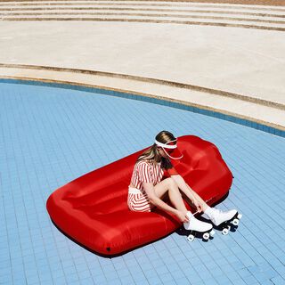 Lamzac L in a swimmingpool