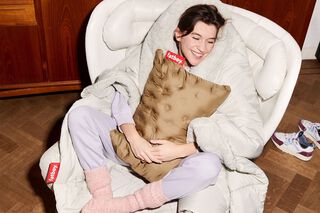 woman with hotspot pillow