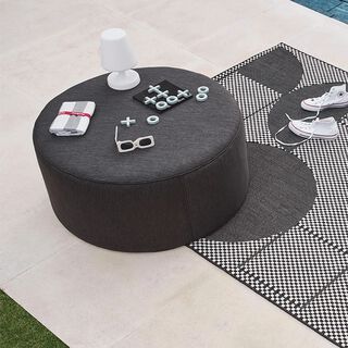 Pfffh in a setting with a rug below it
